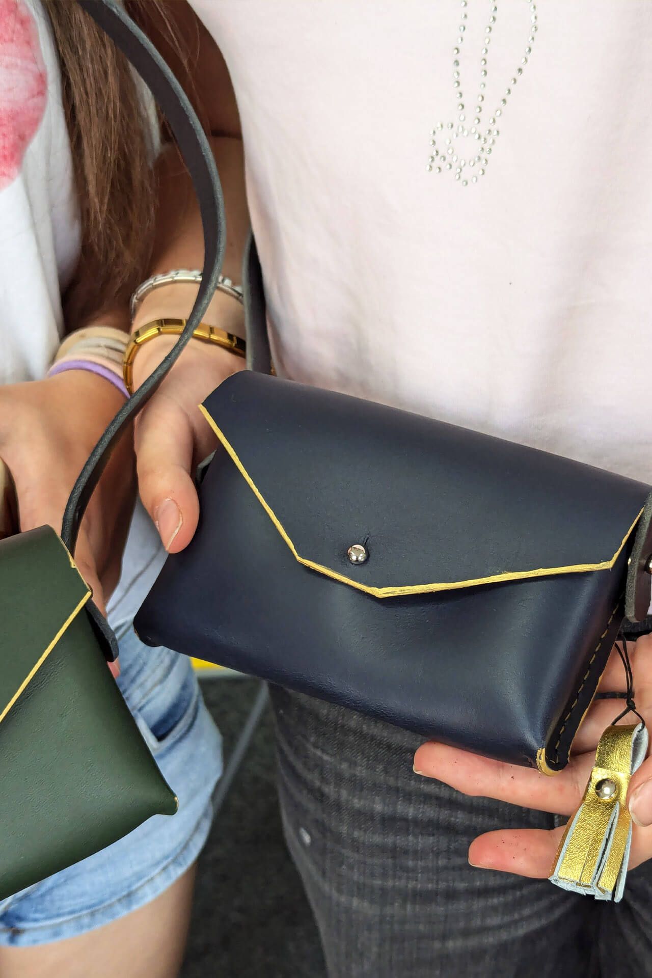 3 HOURS LEATHER BAG WITH TUSSEL WORKSHOP