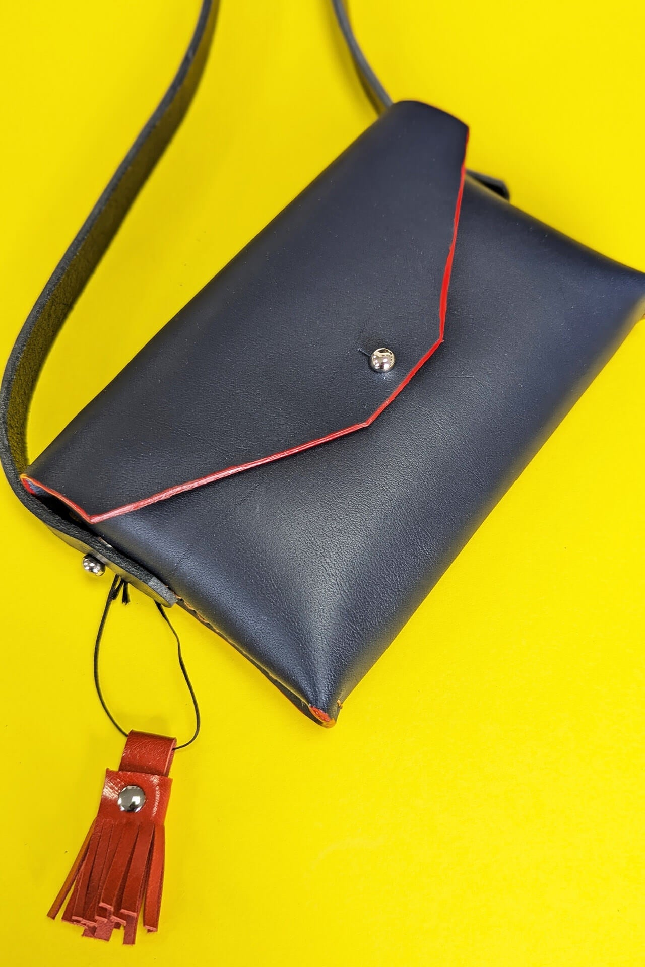3 HOURS LEATHER BAG WITH TUSSEL WORKSHOP