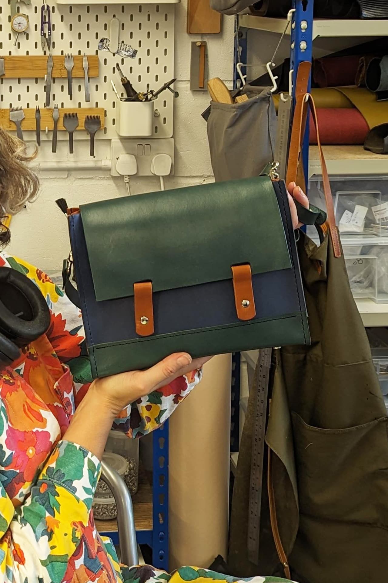 LEATHER SATCHEL WORKSHOP for 2 PEOPLE